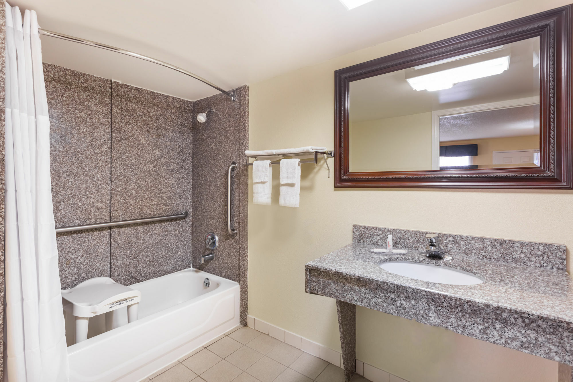 Days Inn & Suites By Wyndham Warner Robins Near Robins Afb Luaran gambar